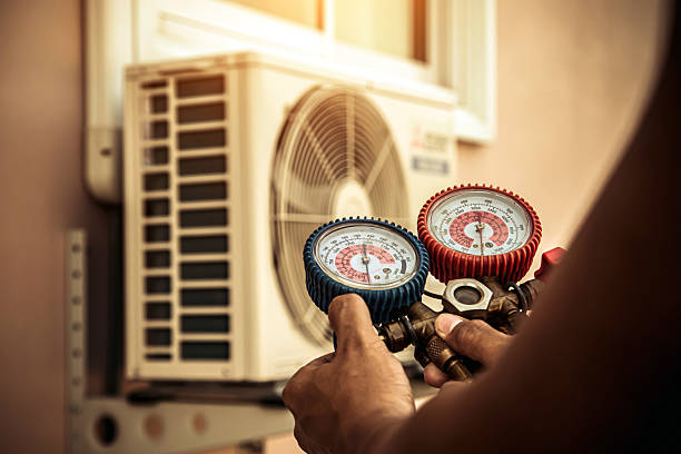 Professional Ac Installation technician working in Cortland, IL